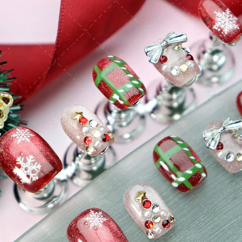 ultra-short Christmas Wonderland press-on nail