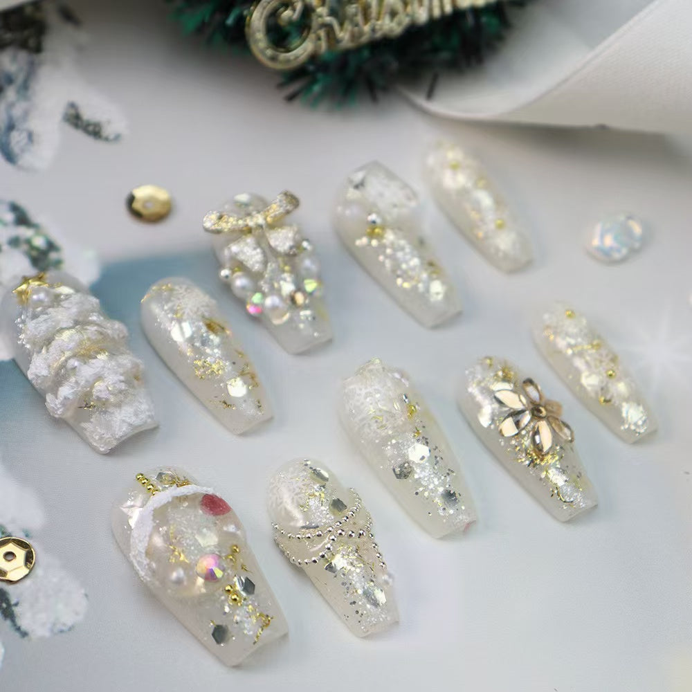 Diamond Snowflakes And Pearl Wreaths